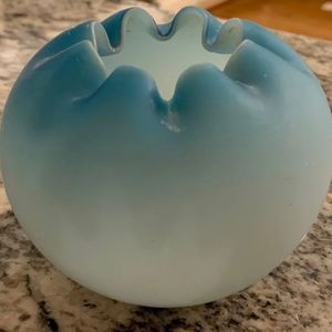 Vintage Fenton Blue flower vase!